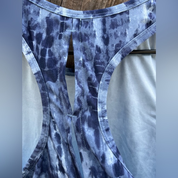 Old Navy Active Breathe tank - Picture 8 of 10